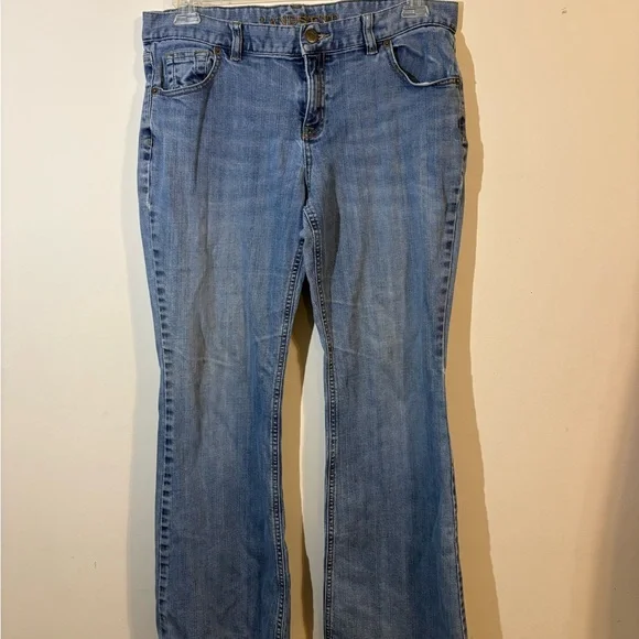 Lands' End women's size 12 blue denim bootcut jeans 31” inseam light blue - Picture 2 of 10